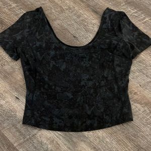 Black lulu top with a pattern